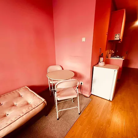 Lazy - Pinkish - Breakfast Included Apartment