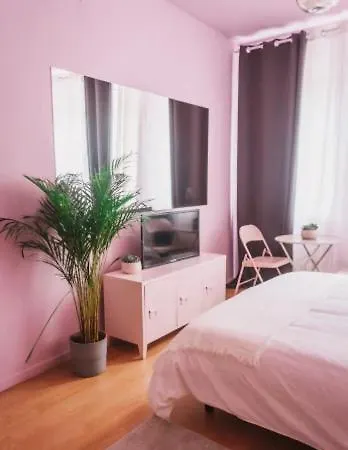 Lazy - Pinkish - Breakfast Included