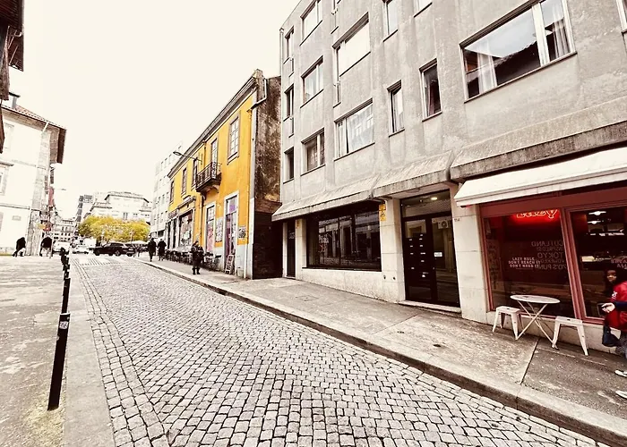 Lazy - Pinkish - Breakfast Included *