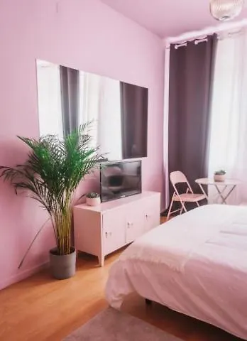 Lazy - Pinkish - Breakfast Included