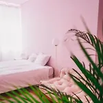 Lazy - Pinkish - Breakfast Included 아파트 포르투
