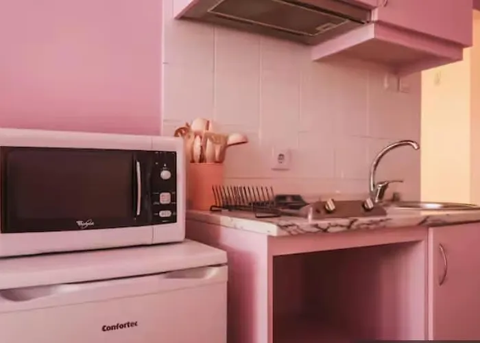 아파트 Lazy - Pinkish - Breakfast Included